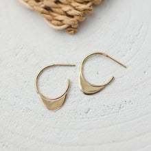 Thea Earrings: Gold