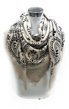 K1 Large square warm scarves 130 x 130 cm bandana print: Kaki