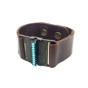 Square Metal  w Center Line Leather Bracelet: Soft Grey w Black Diamond
