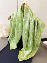 D-2026-6 Silk-touch scarf 70x70 bandana pattern: Noir