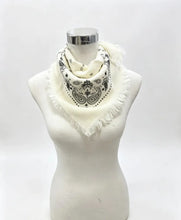 46735-k25 Small square scarf with bandana print: Camel