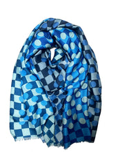 HH-411 Scarf with graphic pattern: Multicoloured