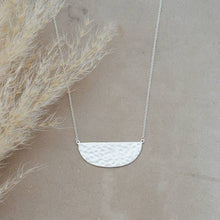 Faye Necklace: Gold
