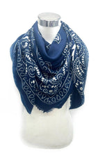 46735-k6 Large square scarf with bandana pattern: White