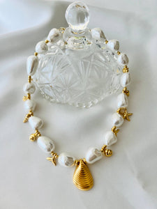 Shell pearl gold scallop necklace