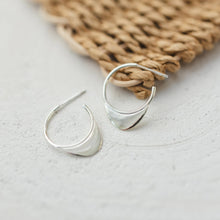 Thea Earrings: Gold