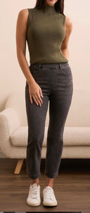 Audrey Pull On Straight Crop