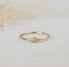 Whisper Ring: Gold / Size 8