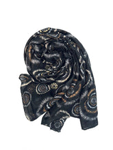 HH-268 printed patterned scarf: Noir