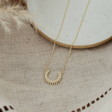 Curved Luck Necklace: Silver