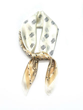 D-149/D-201 Scarf touch silk 70x70 paisley pattern: Beige