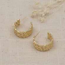 Criss Cross Hoops: Gold
