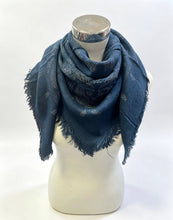 5467354-K24 Wool square scarf with paisley pattern: Bordeaux