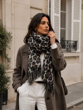 HG-119 Leopard scarf: Taupe
