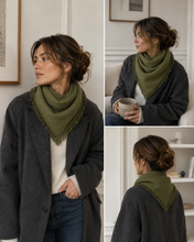 46735-k28 Small plain square scarf: Blue