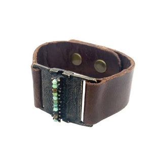 Square Metal  w Center Line Leather Bracelet: Soft Grey w Black Diamond