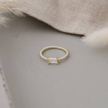 Bling Bling Ring: Gold / Size 6