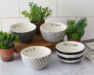 Bowls - Words, Black and White (PK/4 AST)