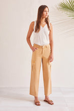 Brooke hugging Wide Leg with Cargo Pockets