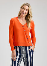 Button Crop Vee