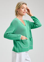 Lightweight Vee Stitch Pockets