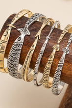 Elegant Fish Motif Bangle: GOLD / One Size