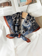 D-364 Scarf silk touch 70x70 paisley pattern: Green