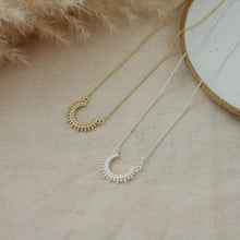 Curved Luck Necklace: Silver
