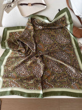 D-371 Scarf touch silk 70x70 bandana pattern: Green