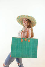 Zafran Solid Straw Beach Bag: Natural / Medium
