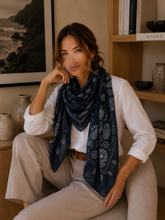 HH-367 Paisley-patterned scarf: Black