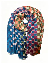 HH-411 Scarf with graphic pattern: Black