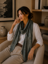 HH-367 Paisley-patterned scarf: Black