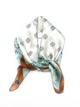 D-149/D-201 Scarf touch silk 70x70 paisley pattern: Beige