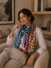 HH-411 Scarf with graphic pattern: Black