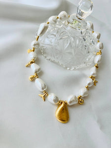 Shell pearl gold scallop necklace